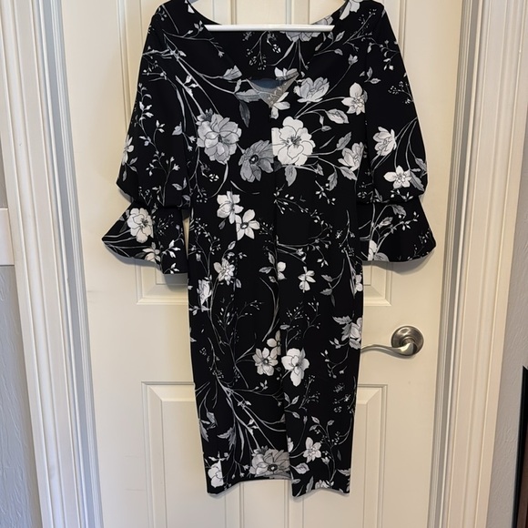 Calvin Klein Floral Dress Bell Cuff Sheath Bateau Neck Black White Flower Sz 4 - Picture 3 of 8